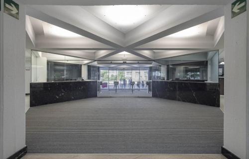 un-hall-edificio-de-ciencias04
